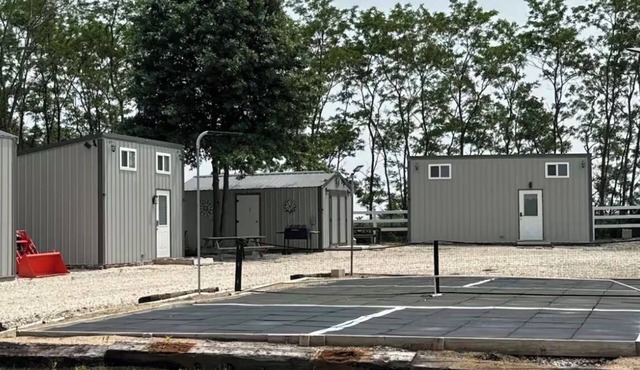 Cozy tiny cabin 1 mile from Long Branch state parks Marina, Beach & Boat Ramp