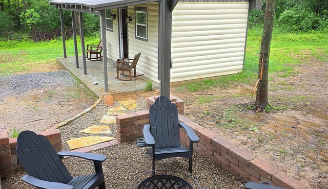 Cozy Tiny Cabin near Ferne Clyffe and Lake of Egypt with Wi-Fi
