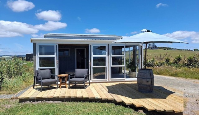 Cozy Tiny-Cabin Retreat (Nature Escape)