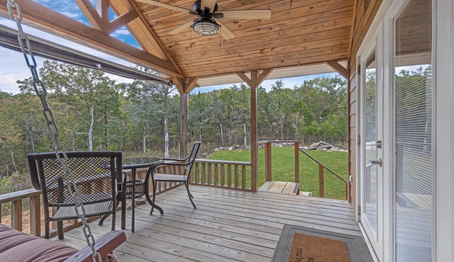 Cozy Tiny Cabin with a View!