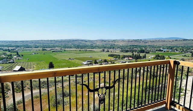 Cozy Tiny FarmHouse with stunning views & Pool