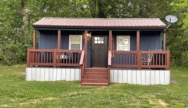 Cozy tiny home cabin in Eva, TN near Kentucky Lake