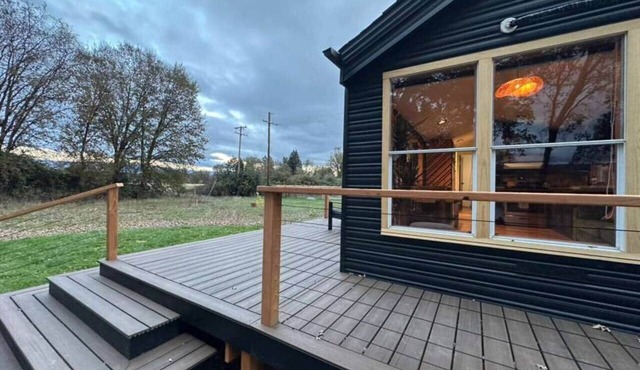 Cozy Tiny Home + Hot Tub | Oak trees, Trail & View
