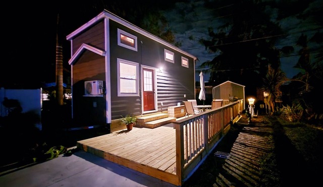 Cozy Tiny Home in Bradenton, FL. - Close to Beaches, Dining & Fun!