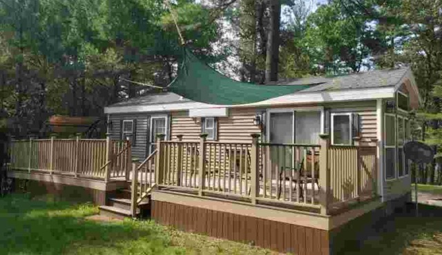 Cozy Tiny Home in Friendship on Castle Rock Lake, Sun Deck, Water, Pet Friendly