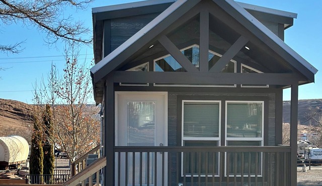Cozy Tiny Home King Room #18A
