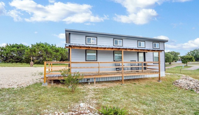 Cozy Tiny Home Near Lake & Hill Country Trails