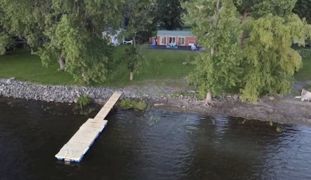 Cozy Tiny Home on Lake Champlain -- Bring Fido!