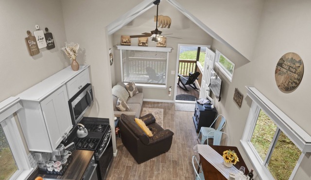 Cozy Tiny Home w/Hot tub and firepit close to Mt. Rainer Nat.Park & Restaurants