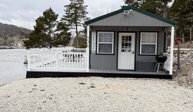 Cozy TINY HOUSE in a very quiet cove.