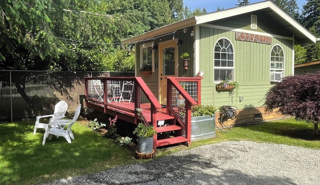 Cozy tiny house is spotlessly clean with lots of extras for a special stay.