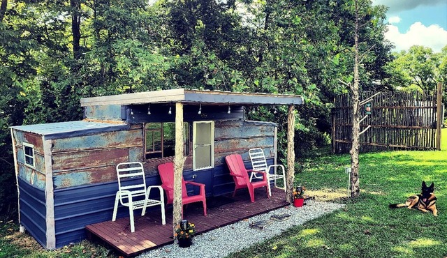 Cozy Tiny House on Working Farm, for Fun Glamping Trips in Kentucky