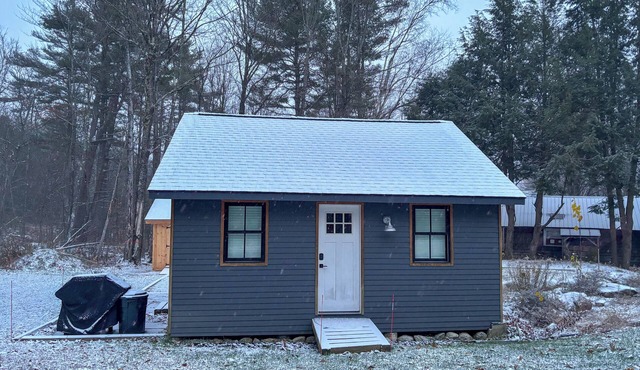 Cozy Tiny Ski Cottage Near Mount Sunapee