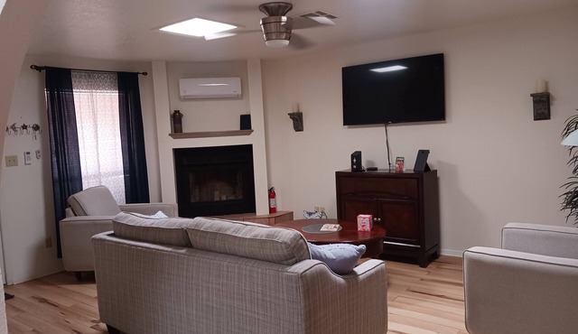 Cozy towhome in ideal location!