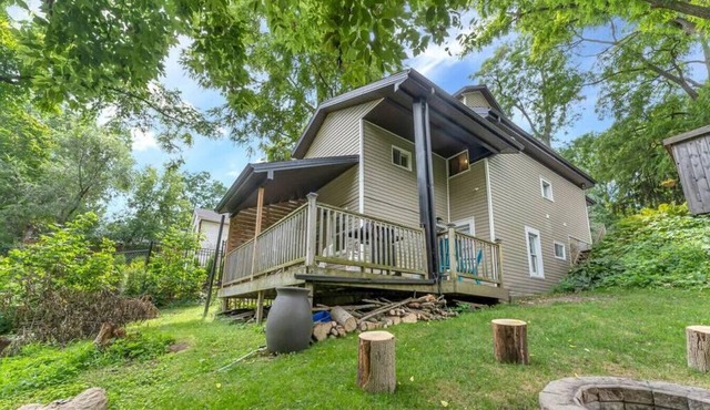 Cozy Town Retreat LowerUnit with Deck Area and BBQ