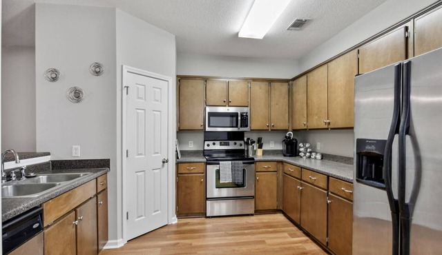 Cozy Townhome 2Bed/2.5Bath