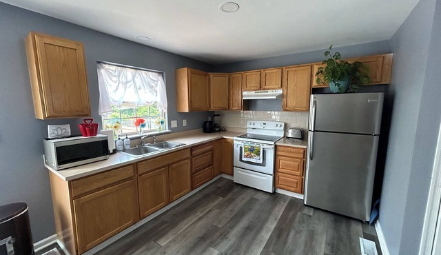 Cozy Townhome in Bear, DE. Close to UD, Christiana Mall & Christiana hospital!