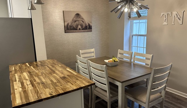 Cozy Townhome In Downtown Sevierville! Near Dlywod! Avoid Traffic :)