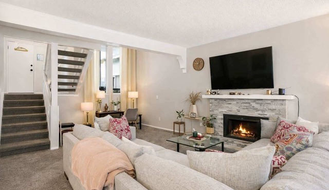 Cozy Townhome In Lenexa:Sleeps 5:Community Pool