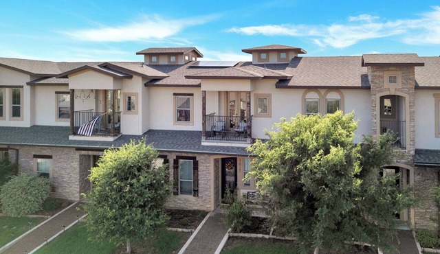 Cozy Townhome just minutes away from UNT, TWU & Downtown Denton. Pet Friendly!