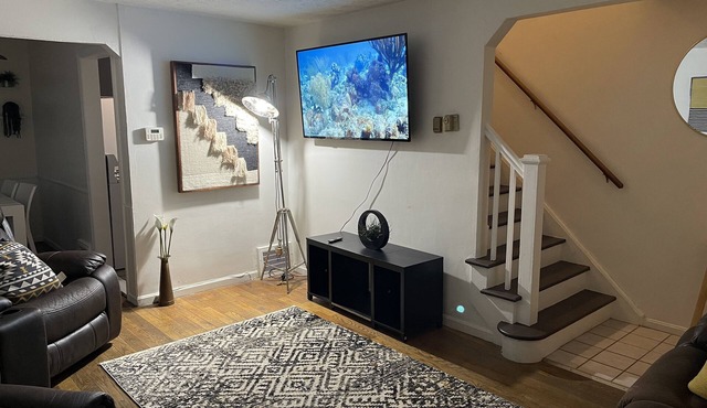 Cozy Townhome minutes from Downtown!