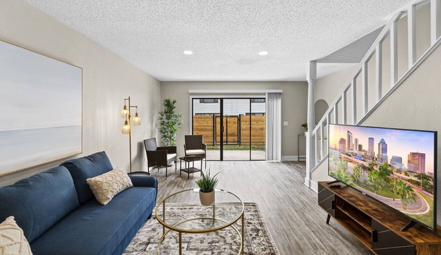 Cozy Townhome| Moffitt| Pool| Gym| Fast WiFi| 2B2B