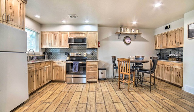 Cozy Townhome: Near Dtwn, Hospital & College!