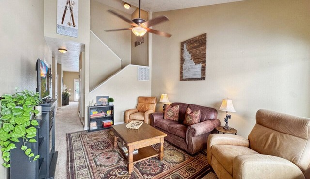 Cozy townhome near Tamarack