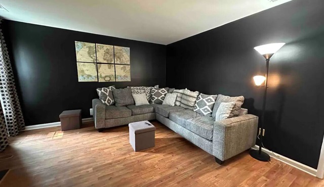 Cozy Townhome Sleeps 8 in Raleigh within 20 minutes of RDU Airport and Downtown