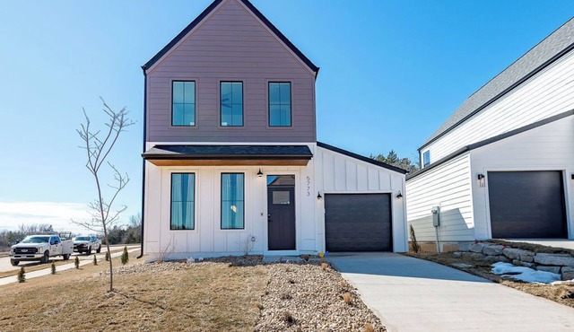 Cozy Townhome Stay by Trails, River & Greens