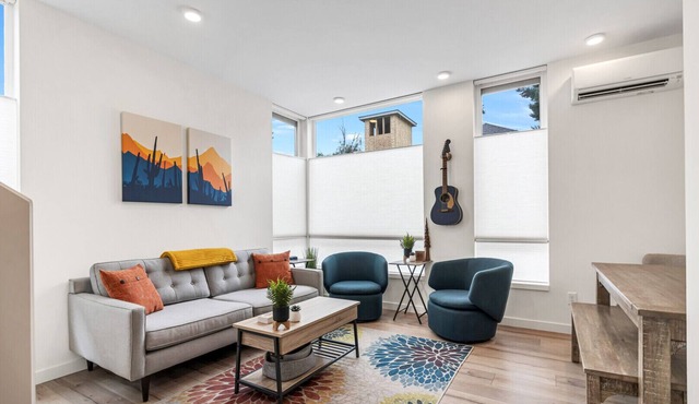 Cozy Townhome Steps from Green Lake Park