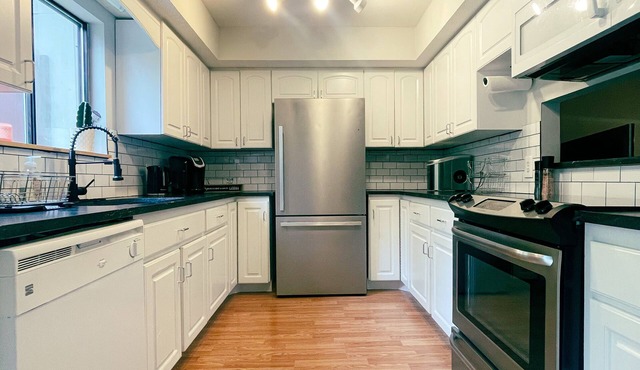 Cozy Townhome w/3 BR,Quiet & Family Friendly