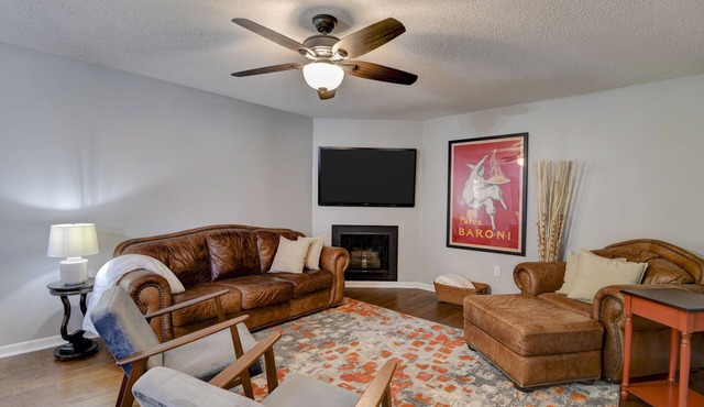 ♥Cozy Townhome w Lux Beds♥Full Kitchen♥ Deck♥Park access two doors down♥