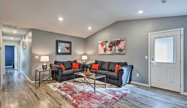 Cozy Townhome w/Lake View ~ 10 Mi to Wichita