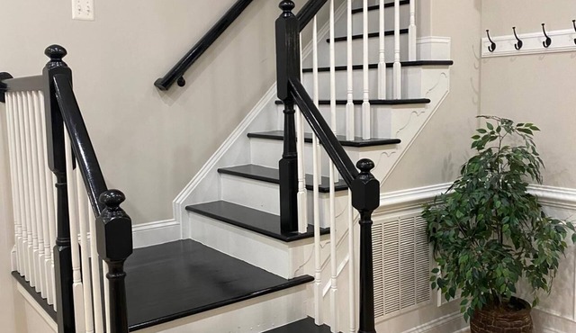 Cozy townhome with WiFi and AC in charming Frederick