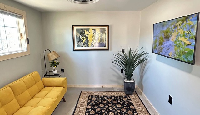 Cozy Townhouse 45 Min from Panama City Beach/20 Min from Florida State Caverns