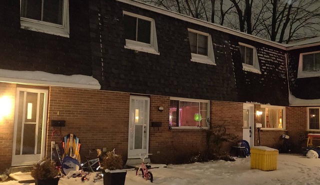 Cozy townhouse 5 mins away from Britannia Beach!