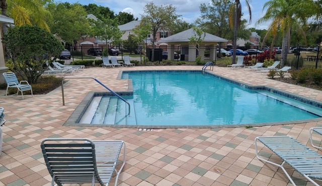 Cozy Townhouse 5 mins from Restaurants & Outlets, 20 mins from Downtown Tampa