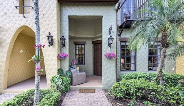 Cozy Townhouse and Resort-style Living – Ole at Lely Resort!
