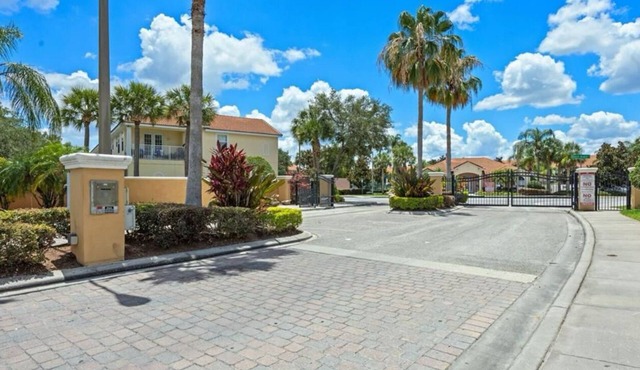 Cozy townhouse close to Disney, Universal parks, restaurant with prkg free