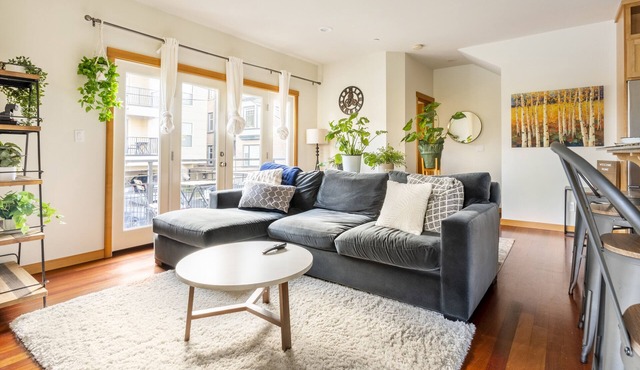 Cozy Townhouse in the Heart of Capitol Hill