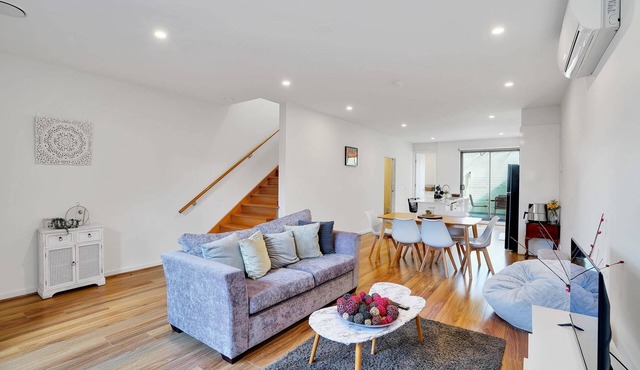 Cozy Townhouse in Werribee centre
