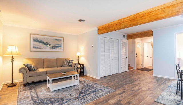 Cozy townhouse minutes from Downtown Lafayette, LA