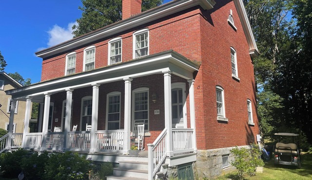 Cozy townhouse minutes from downtown Portland on a car free island