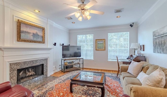 Cozy Townhouse near Midtown