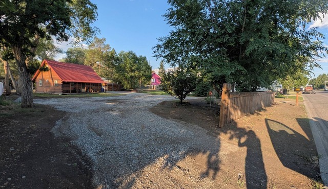 Cozy, Trailer friendly Cabin in St Anthony ID