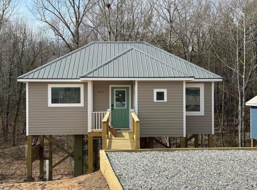 Cozy Trailside 1BR Walk to Greenfront