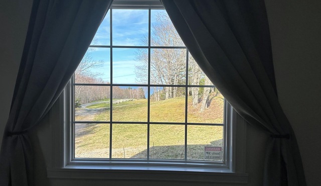 Cozy tranquil cottage, ocean view, nestled on the edge of a forest