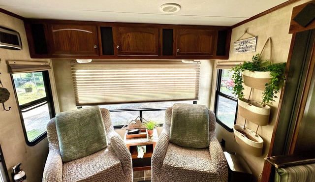 Cozy Travel Trailer and Up River Get Away. Hike, Fish, Float, Relax!