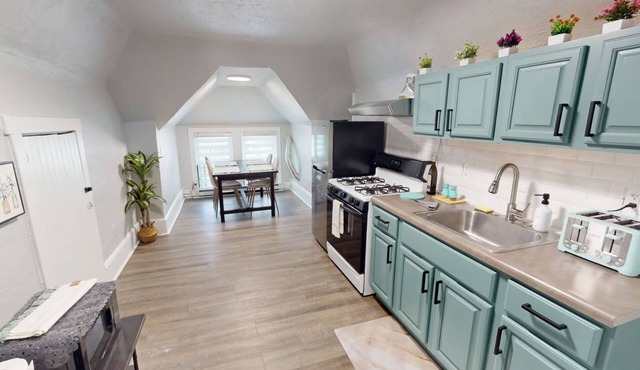 Cozy Traveling Professional's Retreat 15 min to EWR, Near NYC